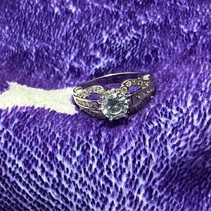 Elegant 18k white gold filled Silver Women's engagement ring Size 9